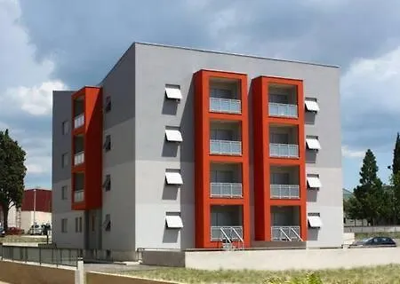 Brand New Place Lejlighed