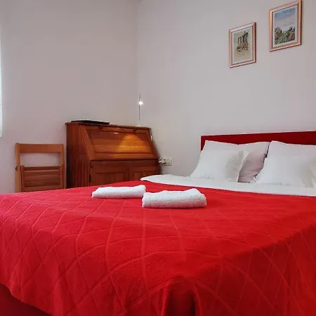 Brand New Place Apartmán *