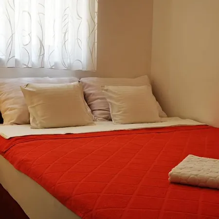 Brand New Place Lejlighed